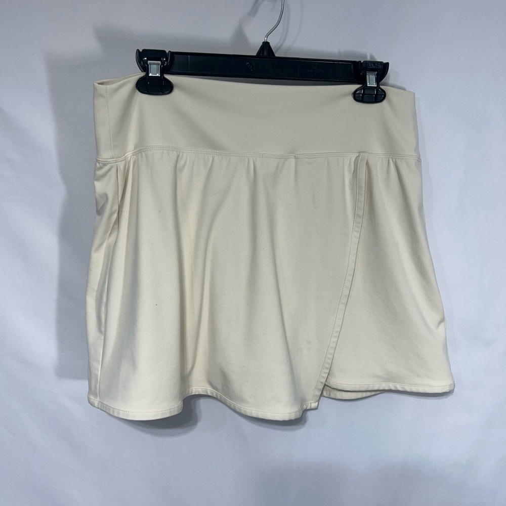 Women's Cream athletic Skort. Size Large. High rise, go dry technology.